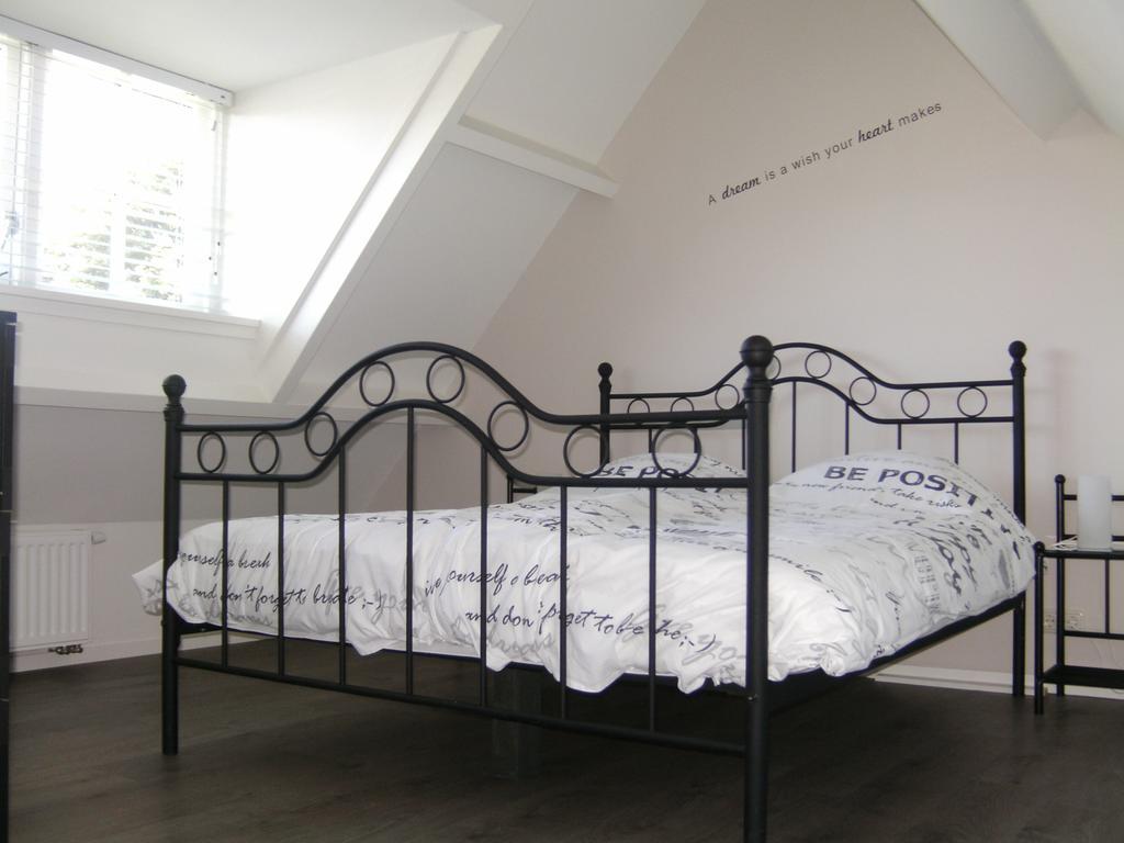 'T Laaisterplakky Bed and Breakfast Oude Bildtzijl Kamer foto